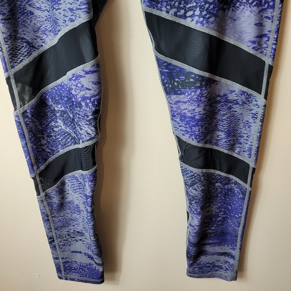 Fabletics yoga leggings purple animal print with mesh material size M - Picture 3 of 9
